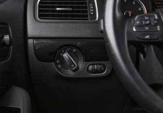 Подержанный автомобиль Volkswagen Jetta Sedan 2012 года (9 фото)