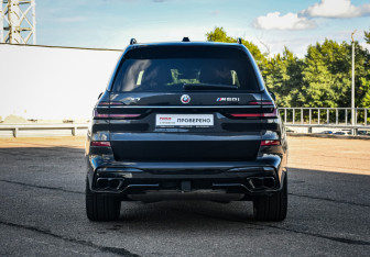 Подержанный автомобиль BMW X7 2022 года (75 фото)