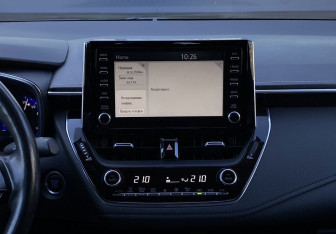 Подержанный автомобиль Toyota Corolla Sedan 2019 года (12 фото)