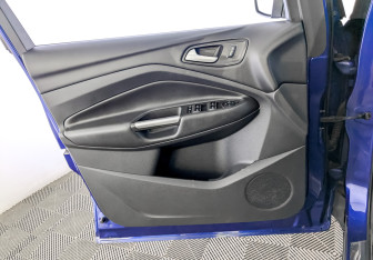 Подержанный автомобиль Ford Kuga 2017 года (19 фото)