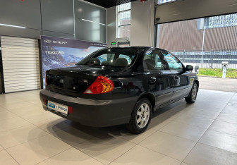 Подержанный автомобиль Kia Spectra Sedan 2008 года (4 фото)