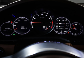 Подержанный автомобиль Porsche Cayenne 2018 года (16 фото)
