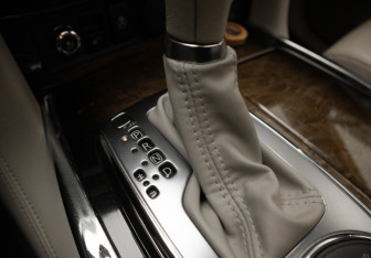 Подержанный автомобиль Infiniti QX56 2012 года (20 фото)