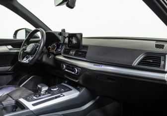 Подержанный автомобиль Audi Q5 2017 года (9 фото)