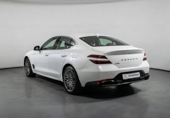 Подержанный автомобиль Genesis G70 2021 года (7 фото)