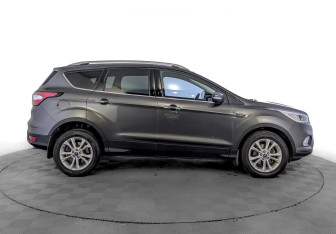 Подержанный автомобиль Ford Kuga 2018 года (4 фото)