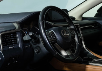 Подержанный автомобиль Lexus RX 2020 года (13 фото)