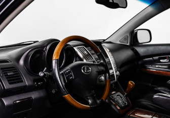 Подержанный автомобиль Lexus RX 2003 года (10 фото)