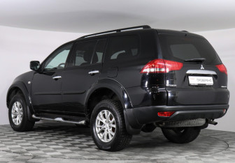 Подержанный автомобиль Mitsubishi Pajero Sport 2014 года (4 фото)