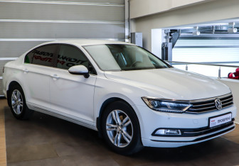 Подержанный автомобиль Volkswagen Passat Sedan 2015 года (3 фото)
