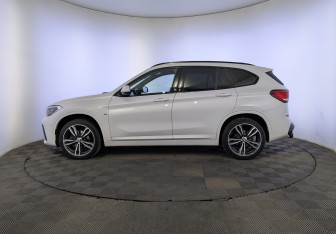 Подержанный автомобиль BMW X1 2021 года (8 фото)