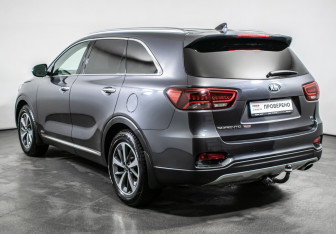 Подержанный автомобиль Kia Sorento 2017 года (7 фото)