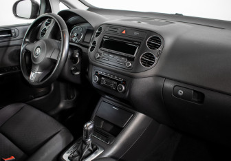 Подержанный автомобиль Volkswagen Golf Plus 2012 года (10 фото)