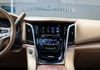 Подержанный автомобиль Cadillac Escalade Suv 2016 года (14 фото)