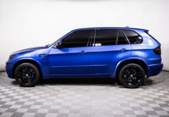 Подержанный автомобиль BMW X5 M 2012 года (8 фото)