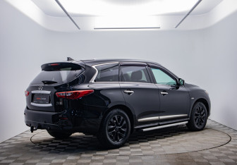 Подержанный автомобиль Infiniti JX 2013 года (5 фото)