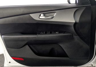 Подержанный автомобиль Kia Cerato Sedan 2019 года (19 фото)