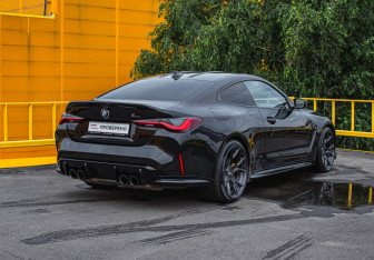 Подержанный автомобиль BMW M4 Coupe 2020 года (5 фото)