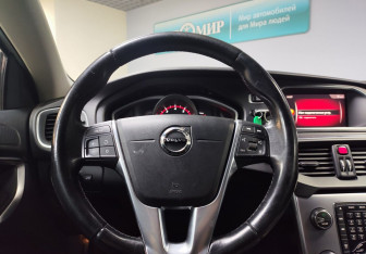 Подержанный автомобиль Volvo V40 Cross Country 2017 года (15 фото)