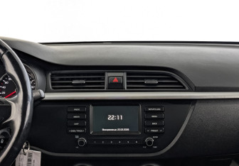 Подержанный автомобиль Kia Rio Sedan 2017 года (17 фото)