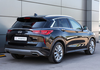 Подержанный автомобиль Infiniti QX50 2021 года (5 фото)