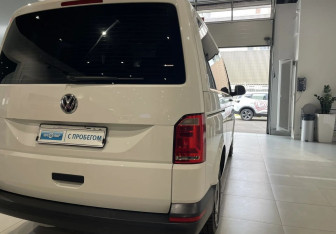 Подержанный автомобиль Volkswagen Caravelle 2019 года (8 фото)