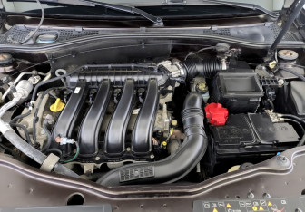 Подержанный автомобиль Renault Duster 2017 года (9 фото)