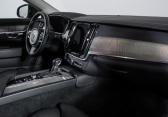 Подержанный автомобиль Volvo S90 2021 года (9 фото)