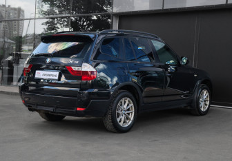 Подержанный автомобиль BMW X3 2010 года (4 фото)