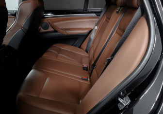 Подержанный автомобиль BMW X5 2013 года (10 фото)