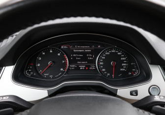 Подержанный автомобиль Audi Q7 2016 года (13 фото)