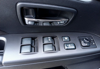 Подержанный автомобиль Peugeot 4008 2012 года (17 фото)