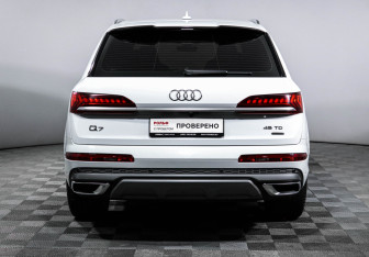 Подержанный автомобиль Audi Q7 2020 года (6 фото)