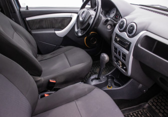 Подержанный автомобиль Renault Logan Sedan 2010 года (9 фото)
