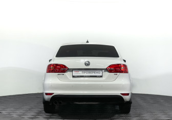 Подержанный автомобиль Volkswagen Jetta Sedan 2013 года (6 фото)