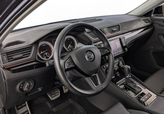 Подержанный автомобиль Skoda Superb Liftback 2016 года (15 фото)