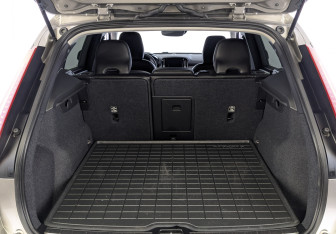 Подержанный автомобиль Volvo XC40 2020 года (10 фото)