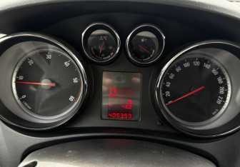 Подержанный автомобиль Opel Meriva 2012 года (12 фото)