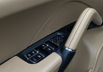 Подержанный автомобиль Porsche Cayenne 2015 года (17 фото)