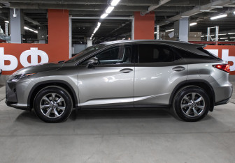Подержанный автомобиль Lexus RX 2019 года (8 фото)