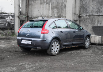 Подержанный автомобиль Citroen C4 Hatchback 2010 года (4 фото)
