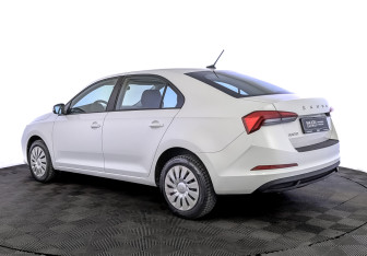 Подержанный автомобиль Skoda Rapid Liftback 2021 года (7 фото)