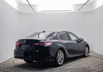 Подержанный автомобиль Toyota Camry Sedan 2018 года (5 фото)