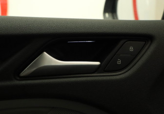 Подержанный автомобиль Audi A3 Sedan 2014 года (17 фото)