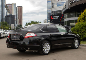 Подержанный автомобиль Nissan Teana 2012 года (4 фото)