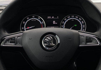 Подержанный автомобиль Skoda Superb Liftback 2019 года (15 фото)