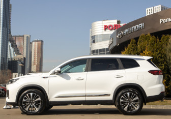 Подержанный автомобиль Chery Tiggo 8 Pro Max 2023 года (6 фото)