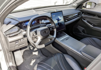 Подержанный автомобиль Geely Preface 2024 года (16 фото)