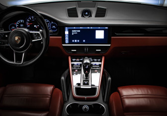 Подержанный автомобиль Porsche Cayenne 2021 года (17 фото)