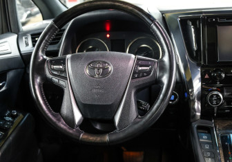 Подержанный автомобиль Toyota Alphard 2019 года (20 фото)